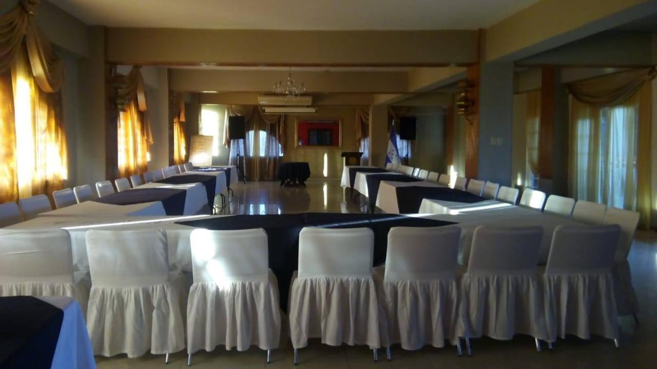 Hotel Art Deco Beach La Ceiba Buitenkant foto